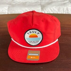 TRULY snap back cap - RED